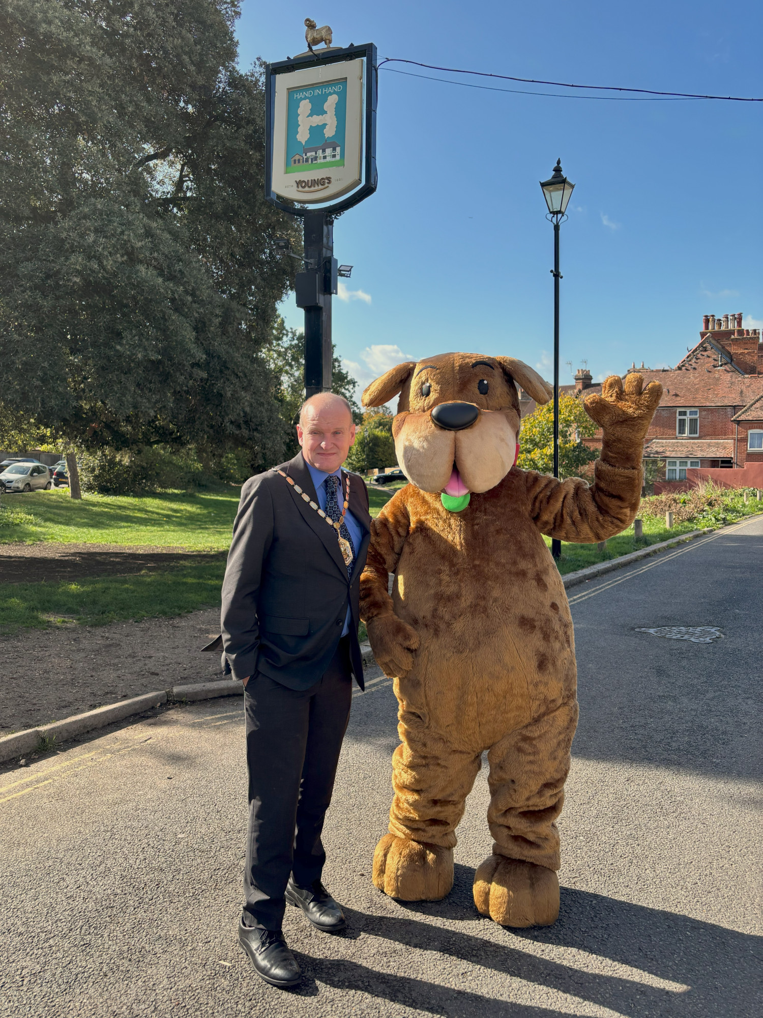 mayor-and-waggy
